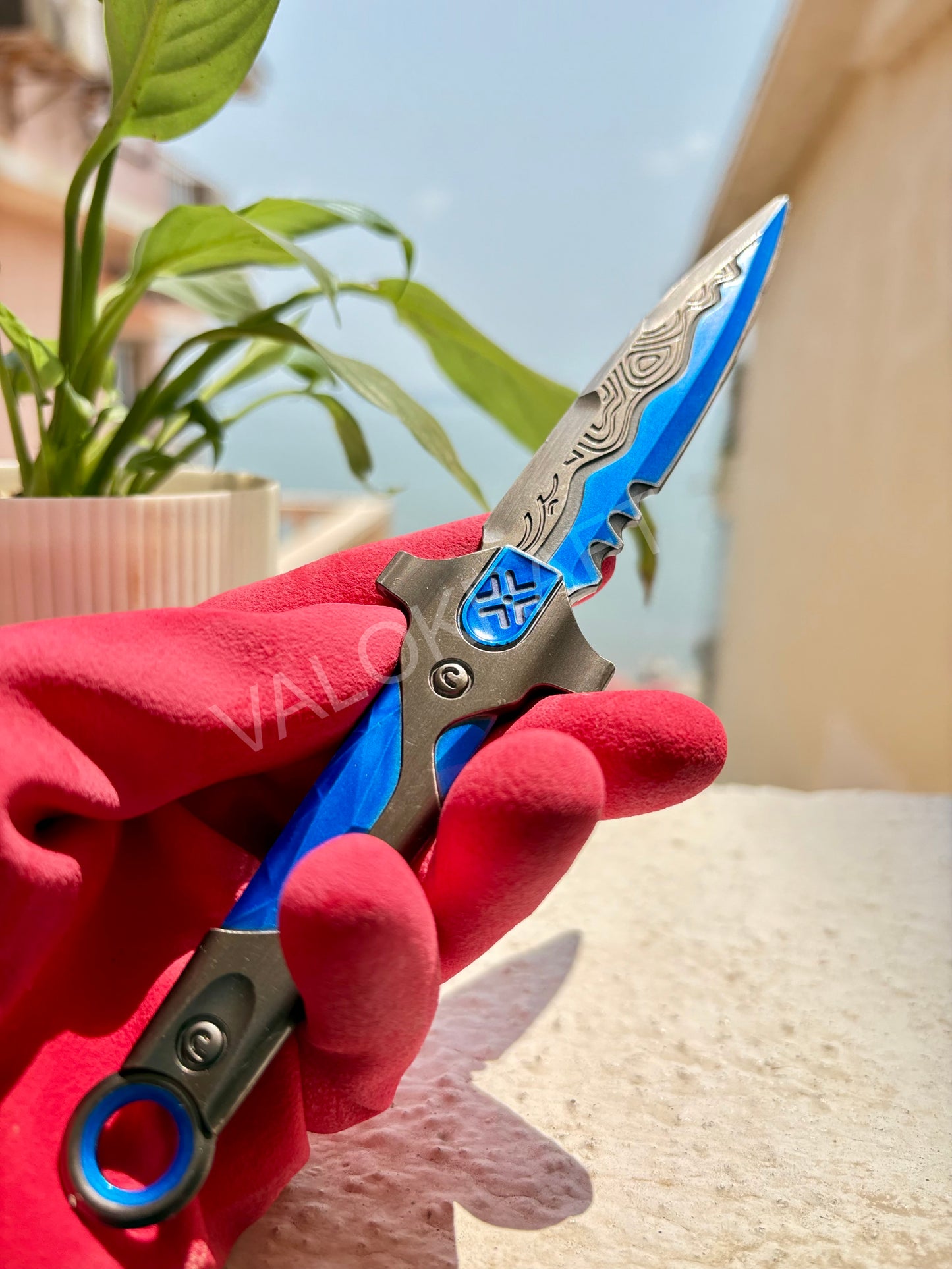 [21 CM] VCT Lock In Cosplay Full Metal Life Size Replica from Valo (Comes with Leather Pouch)