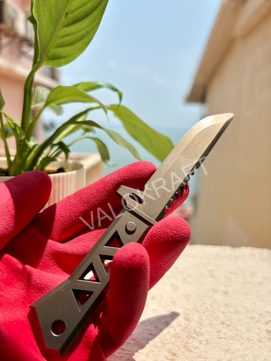 [17 CM] Xenohunter Knife Full Metal Replica from FPS game Valo (Comes with Leather Pouch)